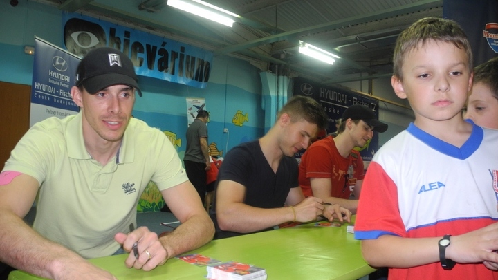 O tr�nink a podpisy hr��� byl v Hops�riu z�jem
